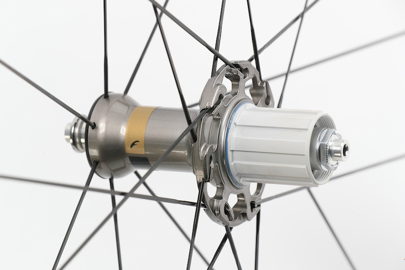 フルクラムの日本限定アイテム「スピード40C ゴールド」限定発売